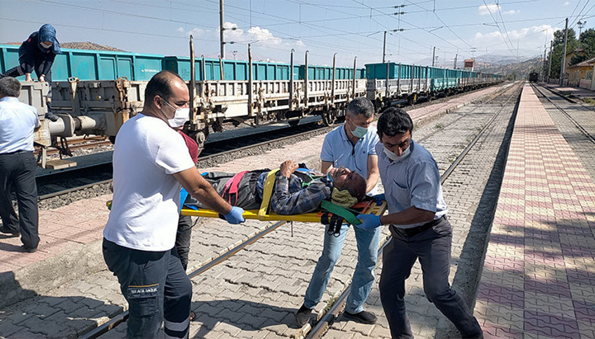 Yaralıyı yük treniyle ambulansa ulaştırdılar