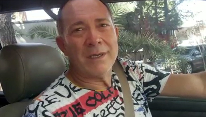 Sümer Ezgü’nün aracının motoruna giren kediyi, itfaiye çıkardı