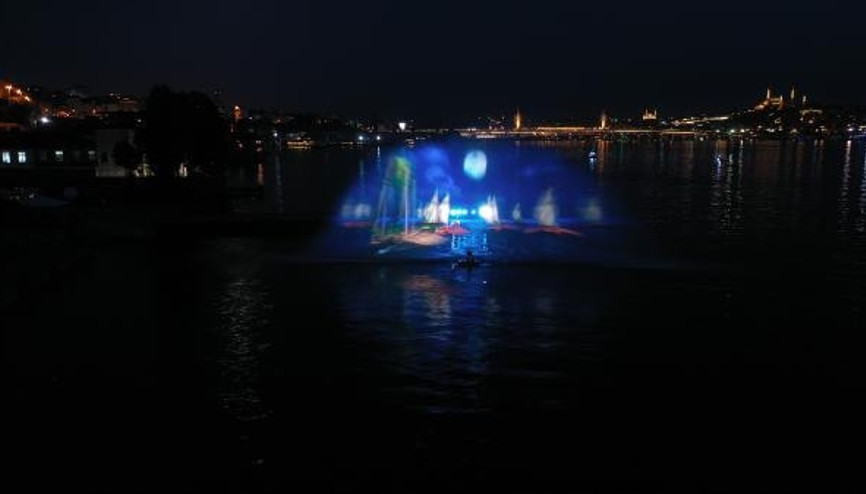 Preveze Deniz Zaferi için Haliçte hologram gösterisi