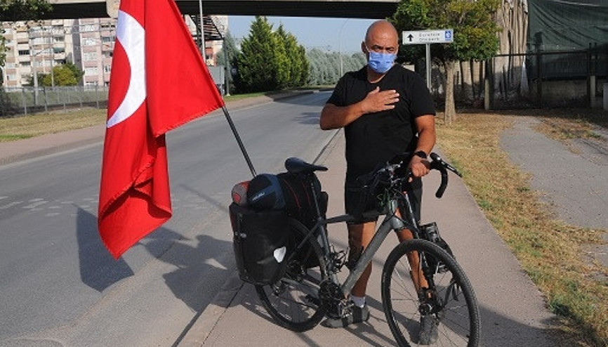 Türk kültürünü tanıtmak için bisikletiyle ülke ülke geziyor