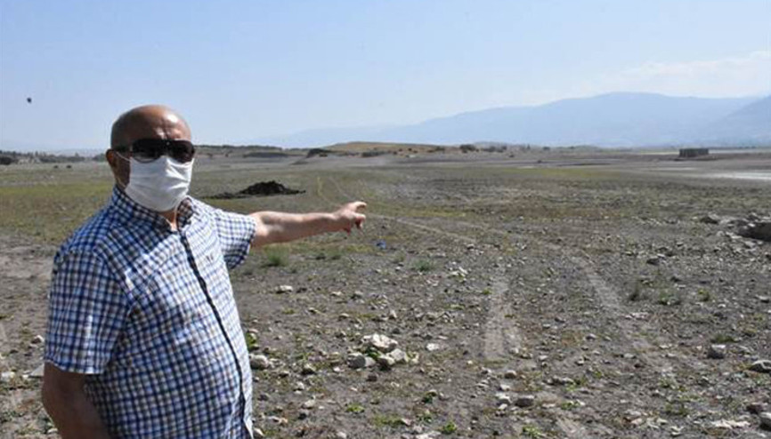 Baraj gölünde sular çekildi, köy kalıntıları gün yüzüne çıktı