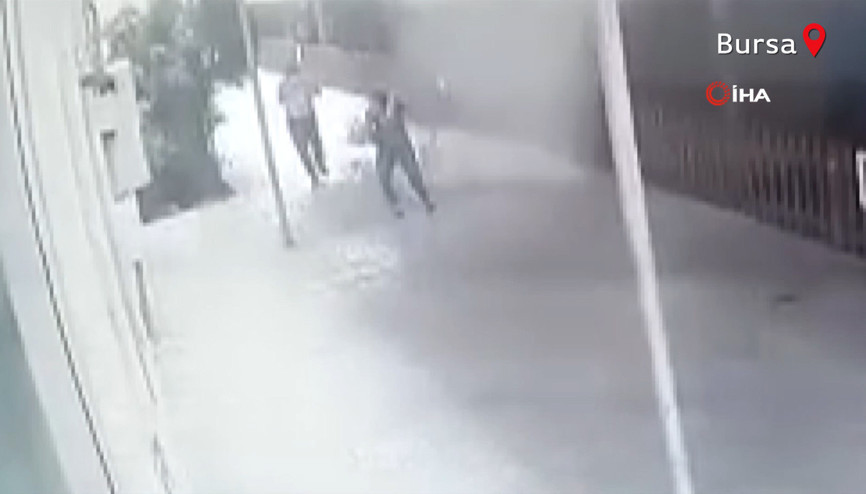 Ölüm böyle teğet geçti Tuğlaların altında kalmaktan son anda kurtuldu