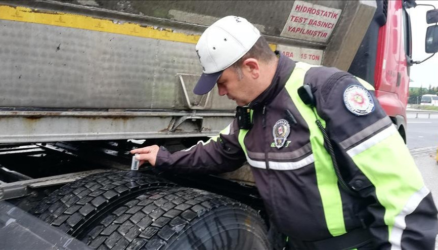 Kışlık lastik ne zaman takılır İşte, kış lastiği yönetmeliğinde yer alan tarihler Kışlık lastik ne zaman takılır İşte, kış lastiği yönetmeliğinde yer alan tarihler