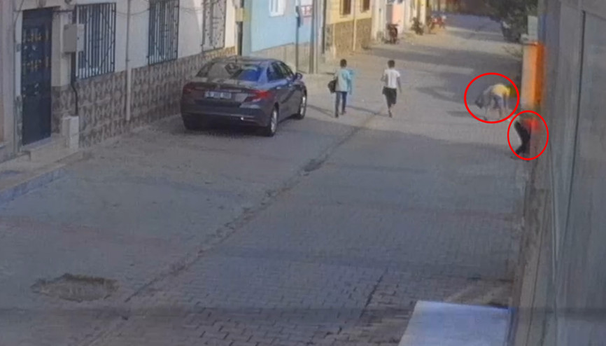 Çocukların sokak sokak gezip, çöp toplama anları kamerada
