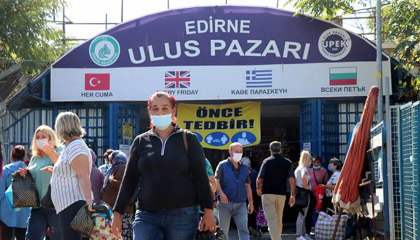 Edirne’de kente gelen Bulgar ziyaretçilere, maske dağıtıldı