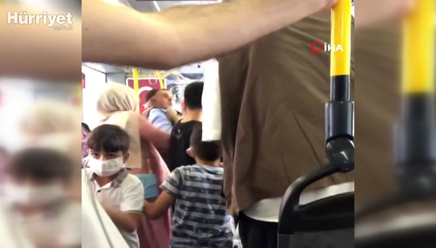 İstanbul’da halk otobüsünde tokatlı ve tükürüklü maske kavgası kamerada
