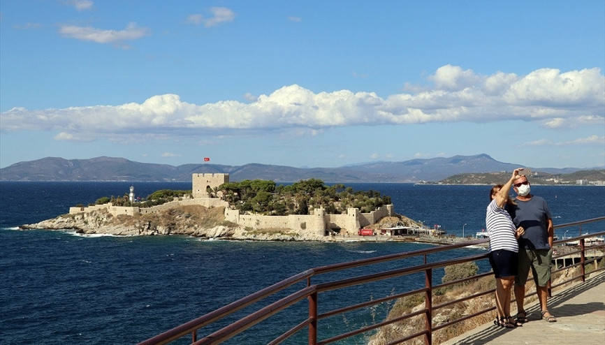 Barbaros Hayrettin Paşanın mirası Güvercinada Kalesi turistlerden ilgi görüyor