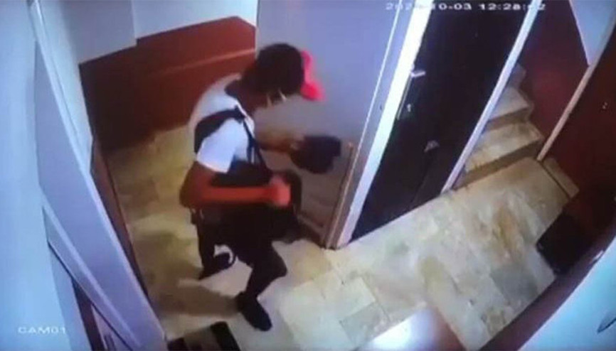 Maskeli ve şapkalı ayakkabı hırsızı güvenlik kamerasına takıldı