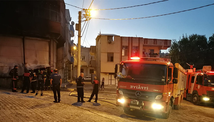 Hurda deposundaki yangın söndürüldü