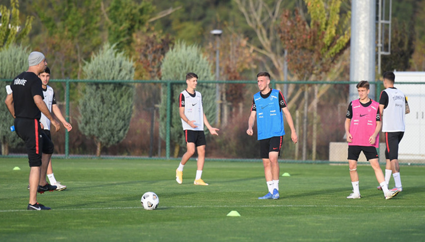 Ümit Milli Futbol Takımı, İngiltere maçı hazırlıklarına başladı