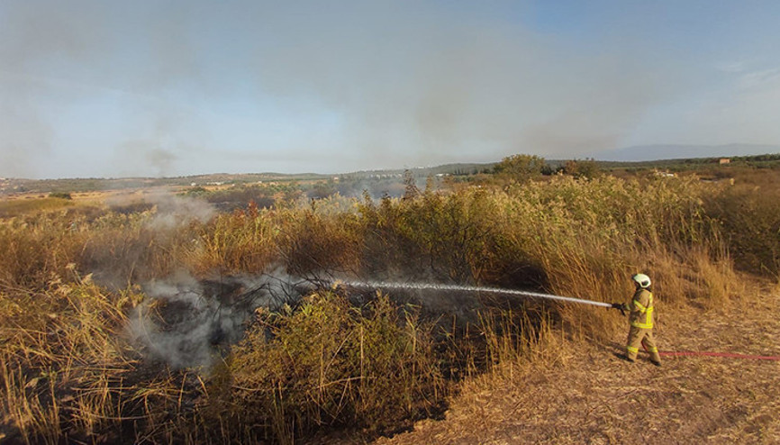 Sazlık yangını büyümeden söndürüldü