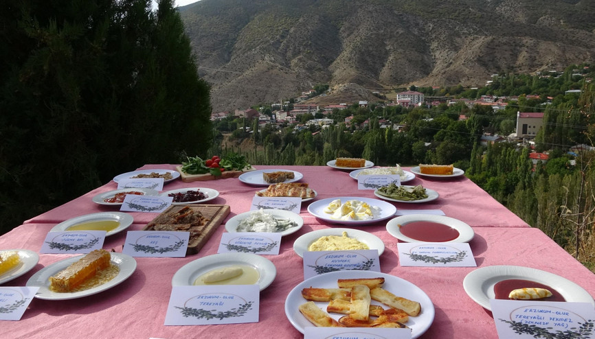 Doğal ürünleriyle Olur kahvaltısı Van kahvaltısına meydan okudu