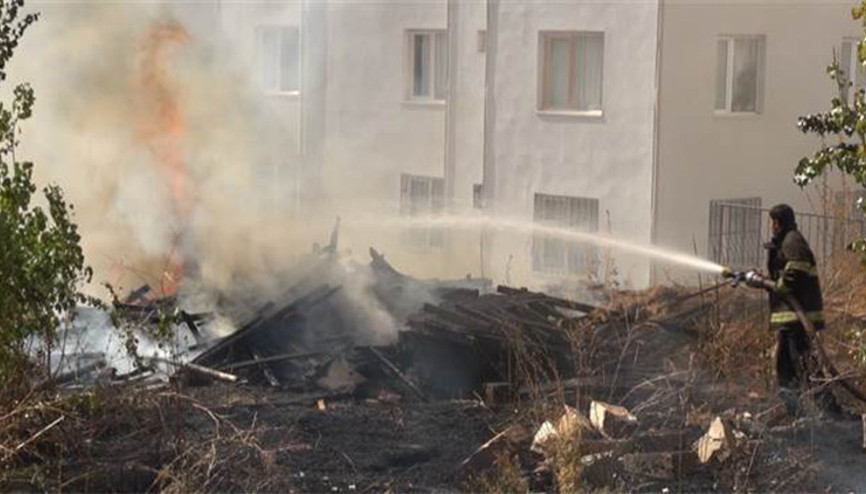 Kırşehirde boş arazide yangın