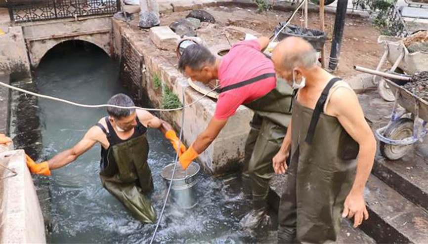 Balıklıgölde çamur tabakası temizliği
