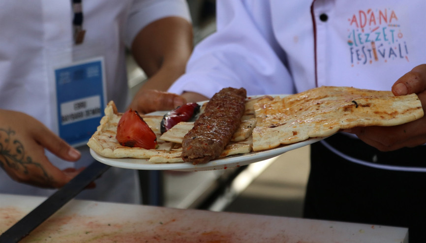 Adana Uluslararası Lezzet Festivali’nde ’Kadın şefler mangal başında’