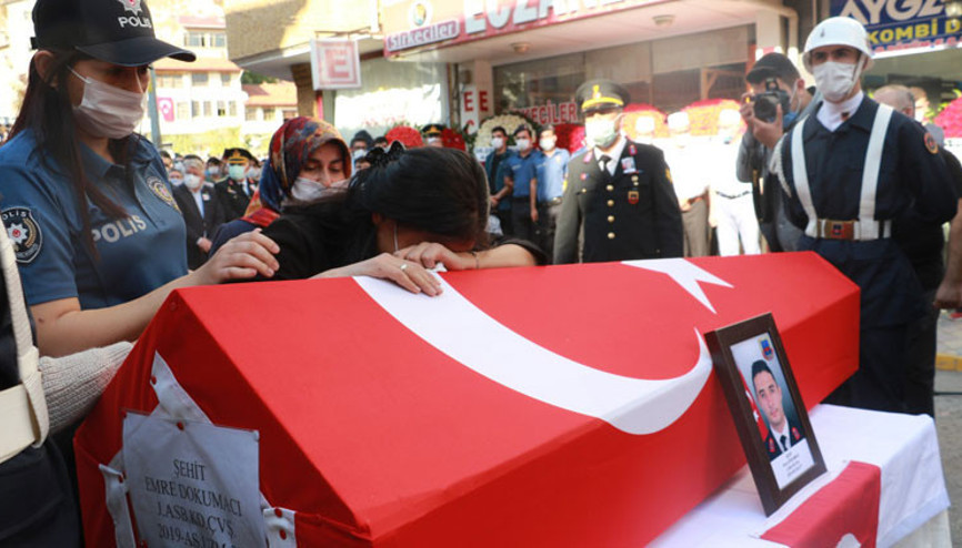 Şehit Astsubay Emre Dokumacı, son yolculuğuna uğurlandı Şehit Astsubay Emre Dokumacı, son yolculuğuna uğurlandı