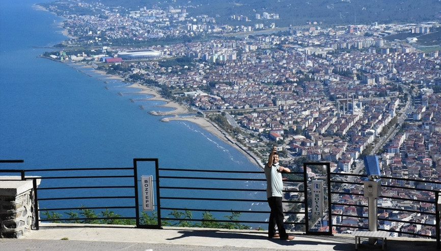 Doğasıyla cezbeden Boztepe, modernleşen yapısıyla ilgi görüyor