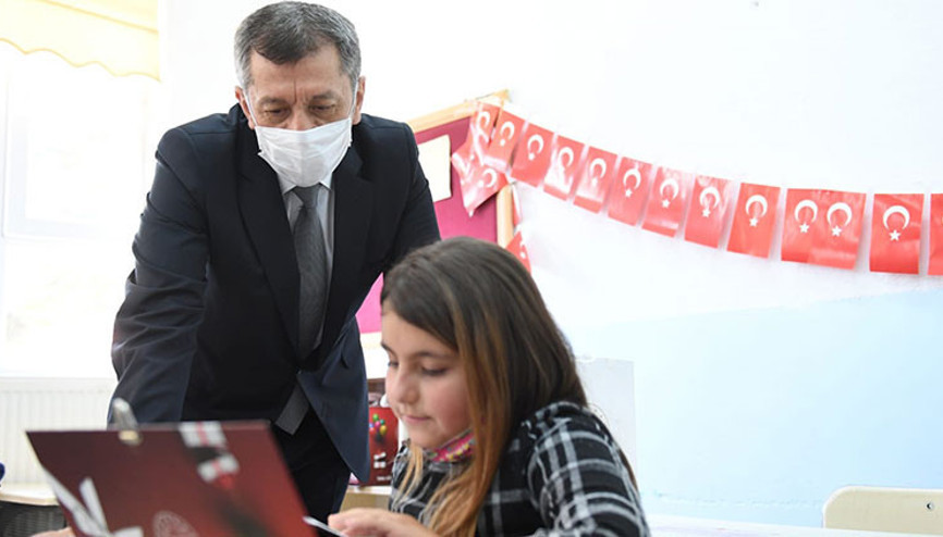 Köy okuluna ilk gün ziyareti