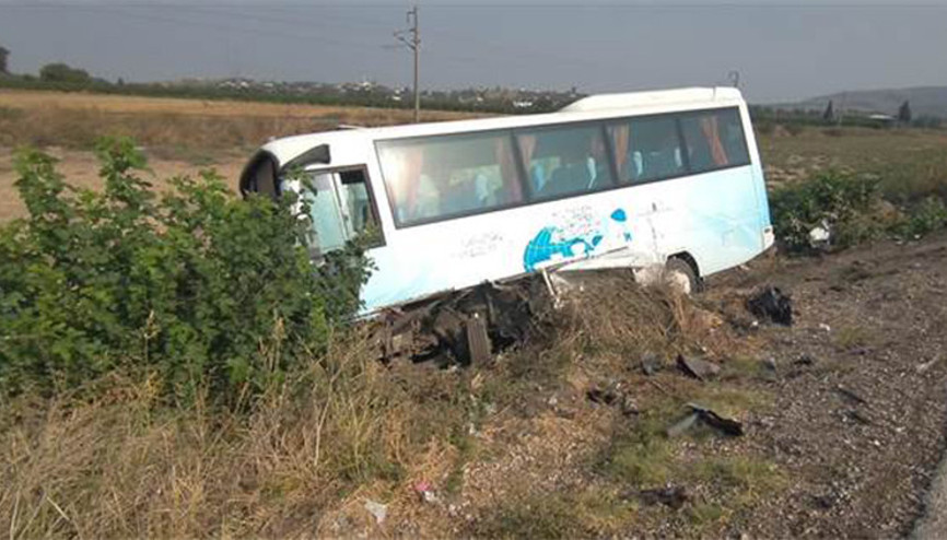 Osmaniyede midibüs ile otomobil çarpıştı: 6 yaralı