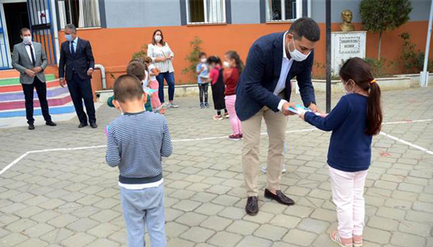 Kuşadası Belediyesi’nden okullara 5 bin hikaye kitabı Kuşadası Belediyesi’nden okullara 5 bin hikaye kitabı