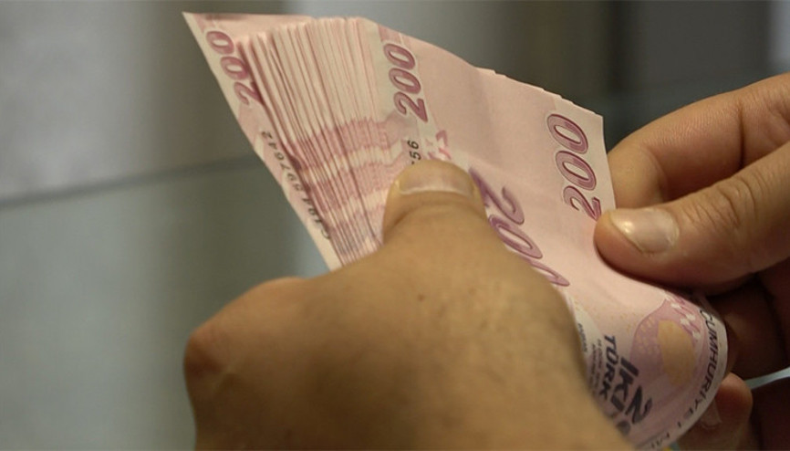 Piyasaya sahte para sürerken suçüstü yakalandı Piyasaya sahte para sürerken suçüstü yakalandı