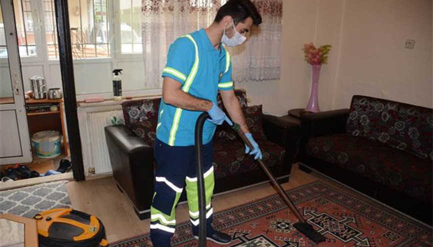 İhtiyaç sahibi vatandaşların evleri dezenfekte ediliyor