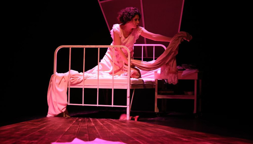 Melek Kobra bu kez hayat hikâyesiyle Darülbedayi sahnesinde