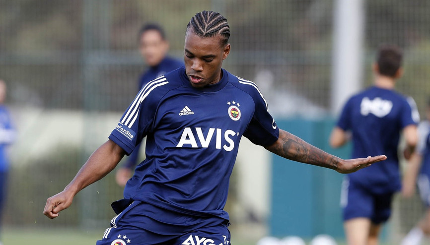 Fenerbahçede Göztepe hazırlıkları Garry Rodrigues yine çalışmaya katılmadı...