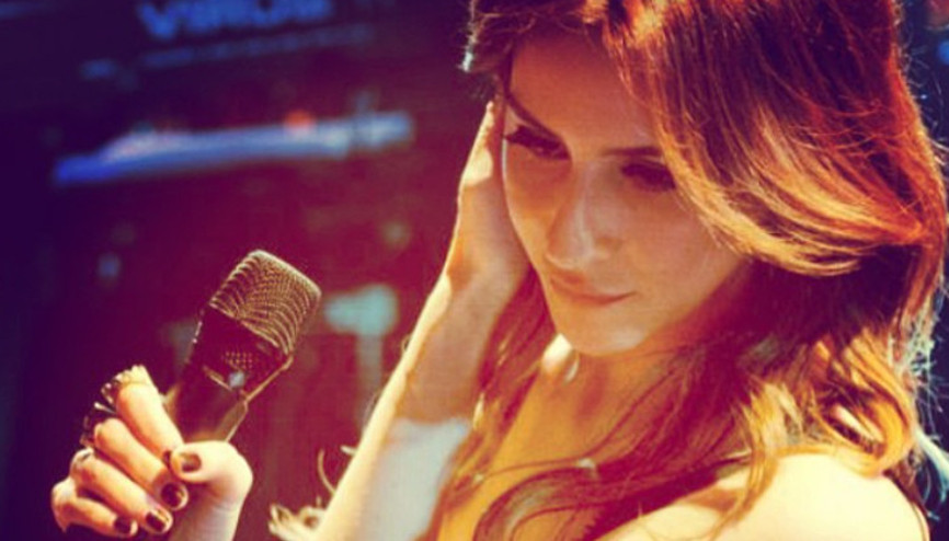 Aynur Aydın:Sahnede fıstıklı tacize uğradım Aynur Aydın:Sahnede fıstıklı tacize uğradım