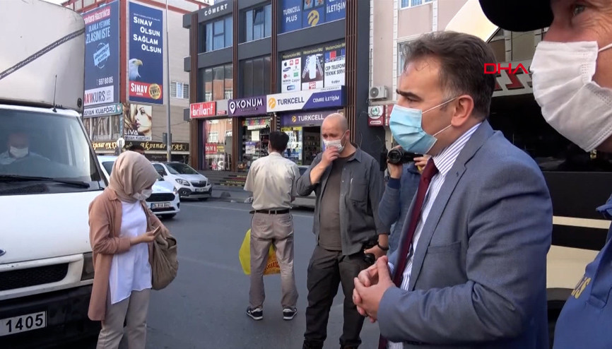 Arnavutköyde ayakta yolcu taşıyan minibüs sürücüsü, kaymakama yakalandı