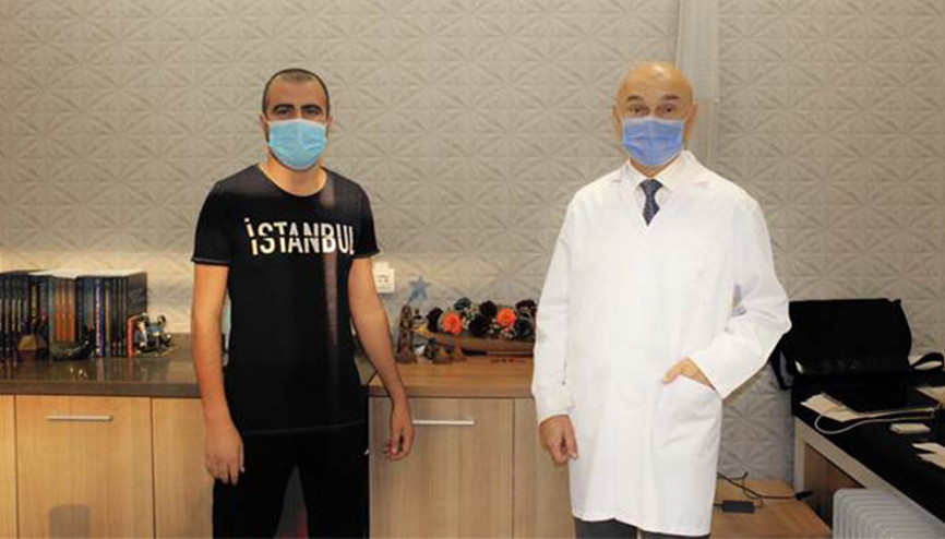 Titremelerim dursun diye kendimi duvardan duvara vuruyordum