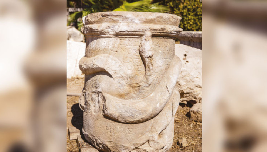 Patara’da ‘yılan figürlü sunak’ bulundu
