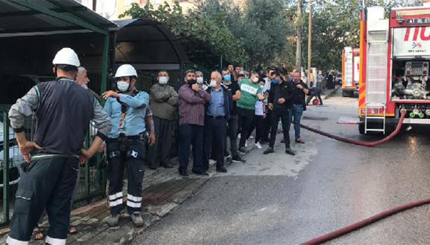 Sosyal mesafeyi ihlal edip, yangını film izler gibi izlediler