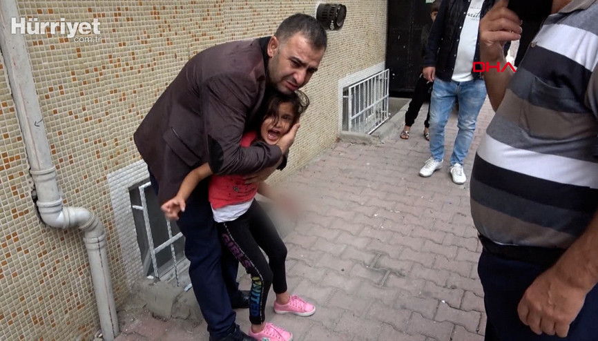 Esenyurtta 7 yaşındaki kızın bileğine demir kapı parmaklıkları saplandı