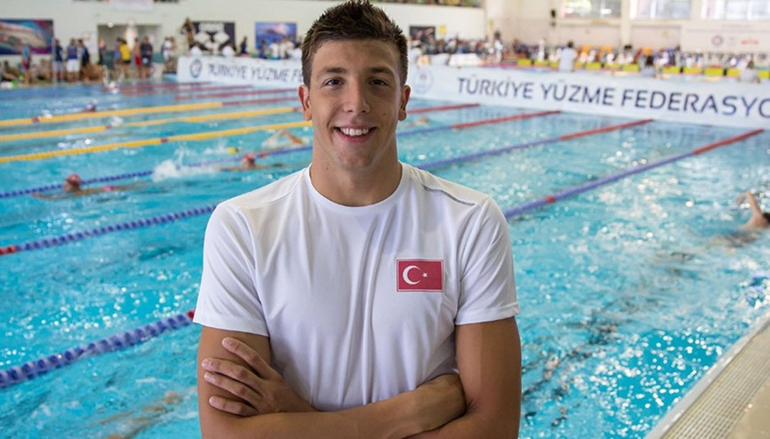 Milli yüzücü Emre Sakçının altın madalya gururu