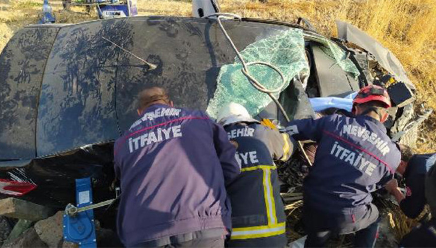 Nevşehirde otomobil şarampole devrildi: 1 ölü, 2 yaralı