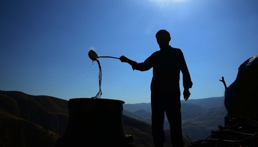 Bitlisin üzümleriyle yapılıyor, tüm Türkiyede kahvaltı sofralarını şenlendiriyor