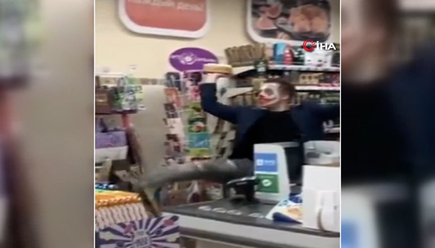 Joker kılığına giren adam eğlendireyim derken sinirlendirdi