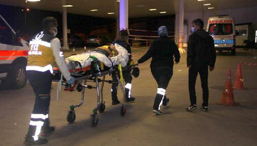 Şarampole devrilen otomobilde 3 kişi yaralandı