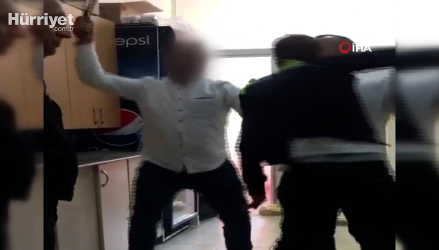 Telefonla taciz iddiasına sopalı dayak kamerada