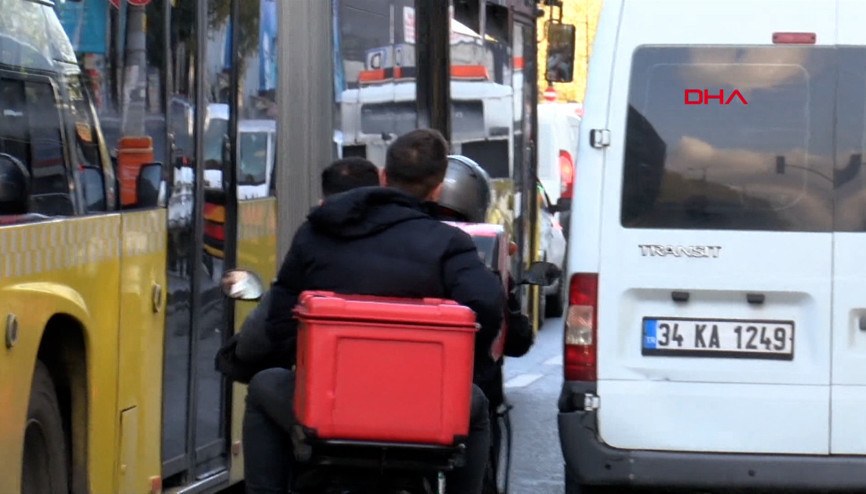Motosikletli kuryelerin isyanı bizden hızlısı gerçekten mezarda