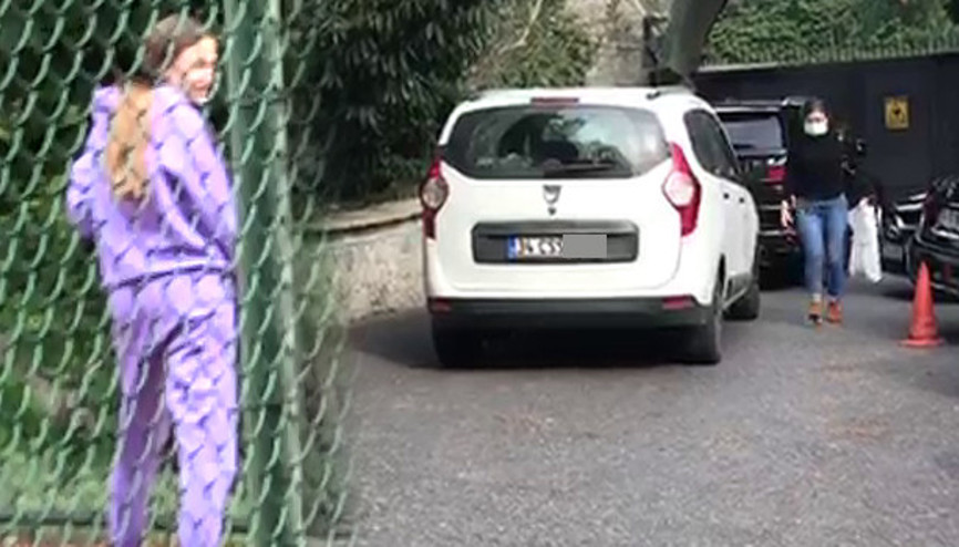 Doktoru Serenay Sarıkayayı evde muayene etti