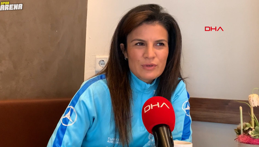 Eski kadın milli futbolcu Bilgin Defterli erkek futbol takımı çalıştıracak Eski kadın milli futbolcu Bilgin Defterli erkek futbol takımı çalıştıracak