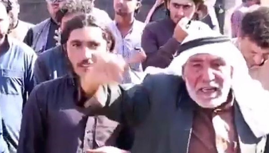 Suriyede terör örgütü PKK işgali altındaki kasabada halk isyanı