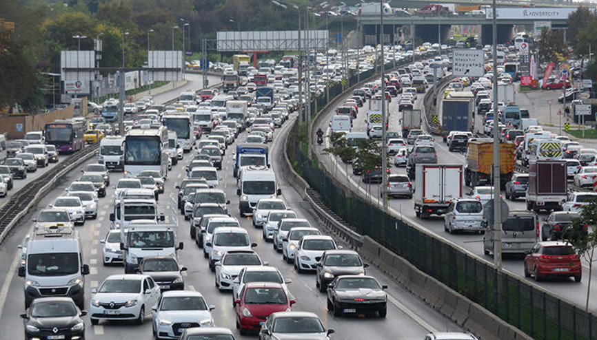 Son dakika... İstanbulda tatil trafiği başladı