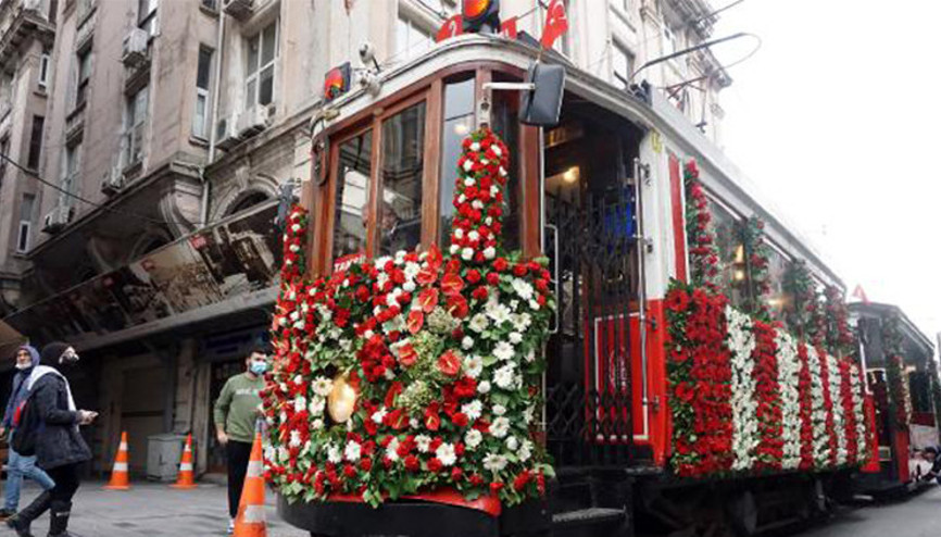 Nostaljik tramvayda 29 Ekim coşkusu Nostaljik tramvayda 29 Ekim coşkusu