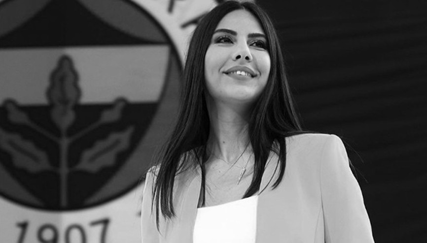 Arşiv | Dilay Kemer hastalığa yakalanmadan önce Fenerbahçe taraftarının önünde...