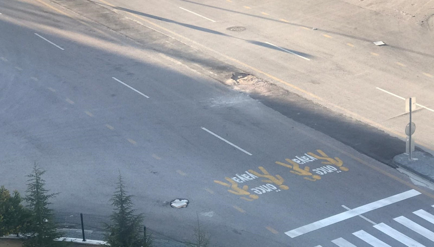 Çöken yola taşlı önlem