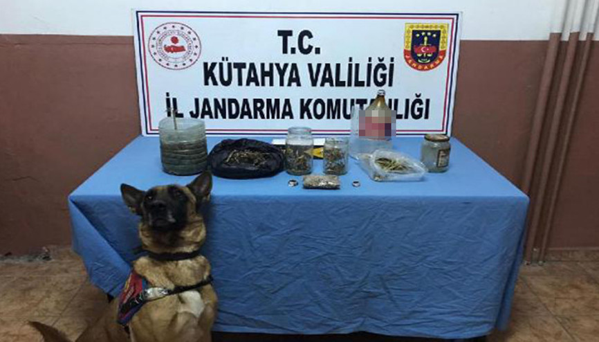 Gedizde uyuşturucu operasyonu: 2 gözaltı Gedizde uyuşturucu operasyonu: 2 gözaltı
