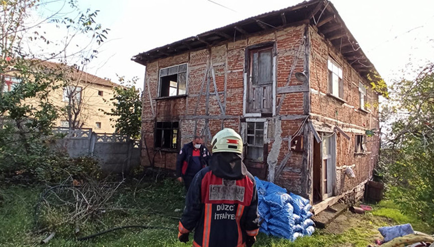 Kış günü baba kız evsiz kaldı